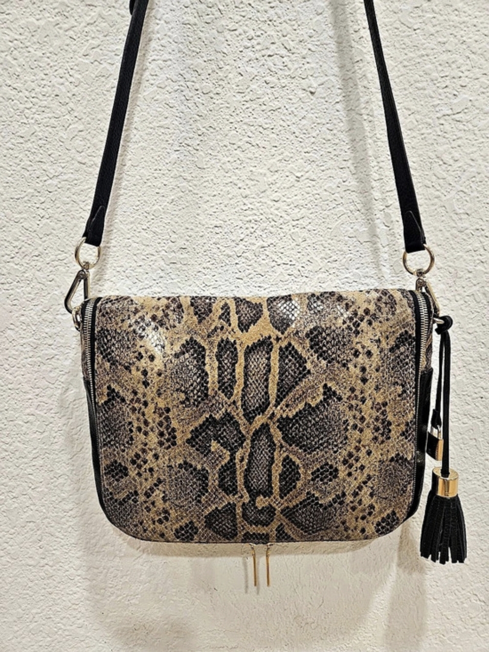 G.I.L.I. Snakeskin Print Crossbody Bag HALOGUARD RFID Protection Purse Tassel